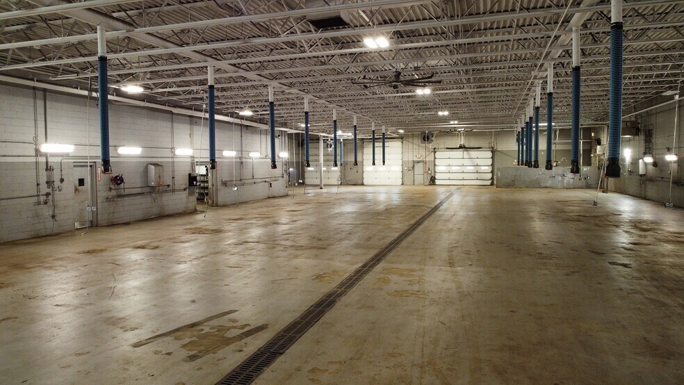 More Photos Of 800 Dundee Ave, East Dundee Light Distribution For Lease