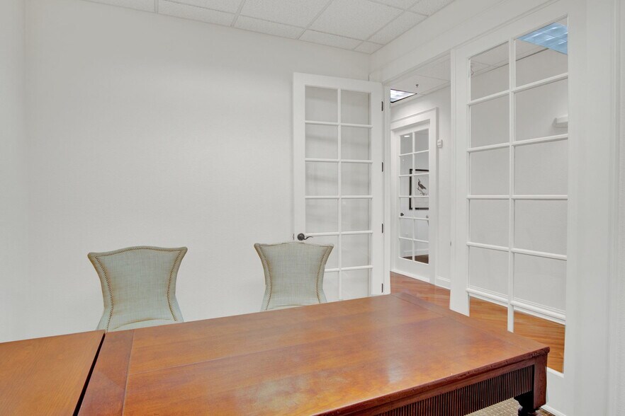 More Photos Of 6200 Metrowest Blvd, Orlando Office For Sale