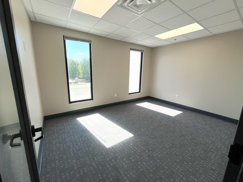 More Photos Of 307 Southgate Ct, Brentwood Medical For Lease