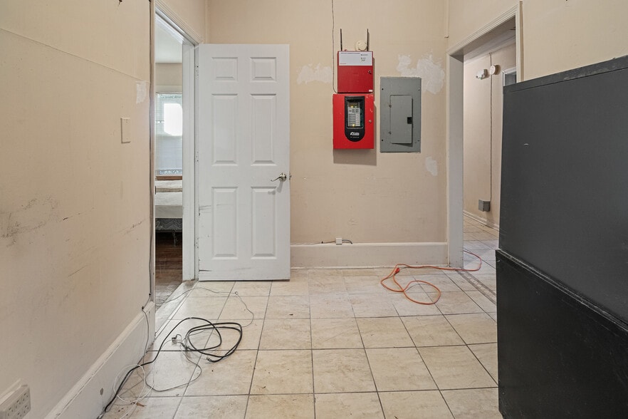 More Photos Of 960 Curry Pl, Macon-Bibb Healthcare For Sale