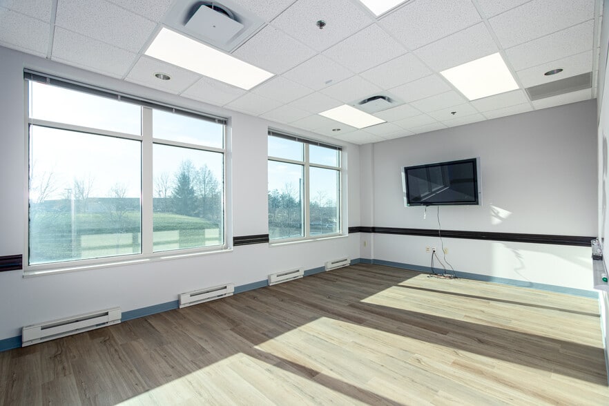 More Photos Of 21351 Gentry Dr, Sterling Office For Sale