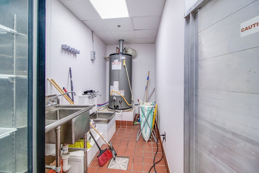 More Photos Of 21 E Athens St, Winder General Retail For Sale