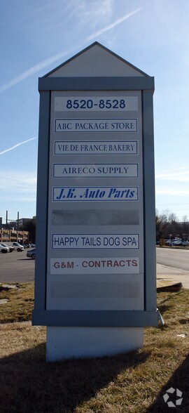 More Photos Of 8520-8528 Tyco Rd, Vienna Warehouse For Lease