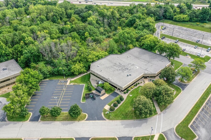 More Photos Of 1088 Springhurst Dr, Green Bay Office For Lease