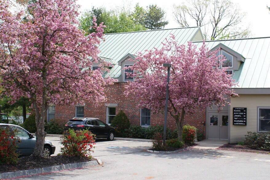 More Photos Of 11 Red Roof Ln, Salem Office For Sale