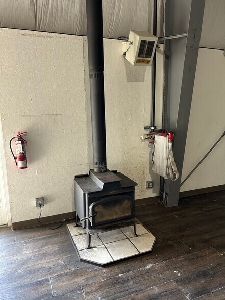 More Photos Of 11 Prospect Pl, Port Angeles Distribution For Lease