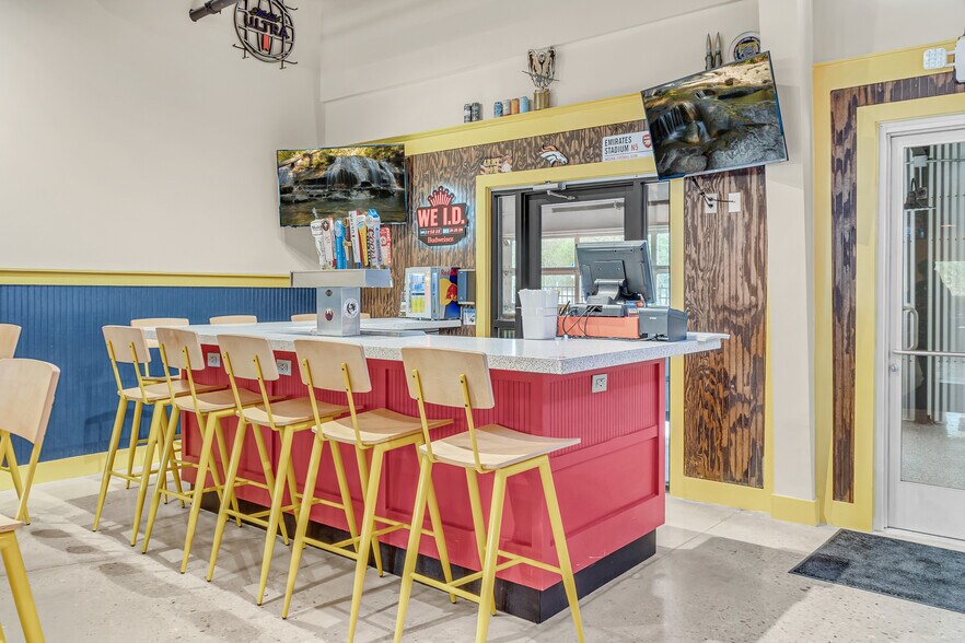 More Photos Of 2502 Highway 87, Navarre Specialty For Sale