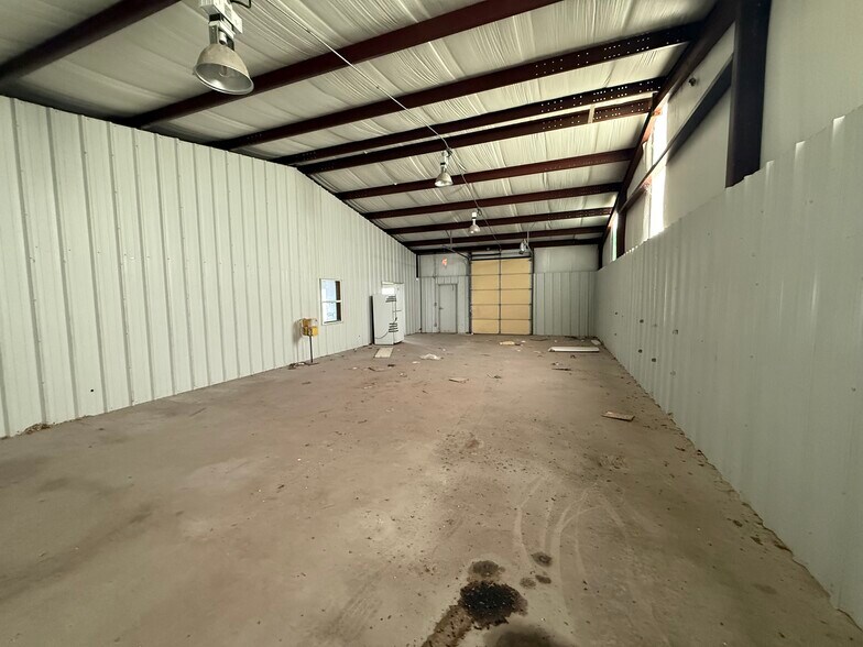 More Photos Of 811 E Industry Rd, Henryetta Warehouse For Sale