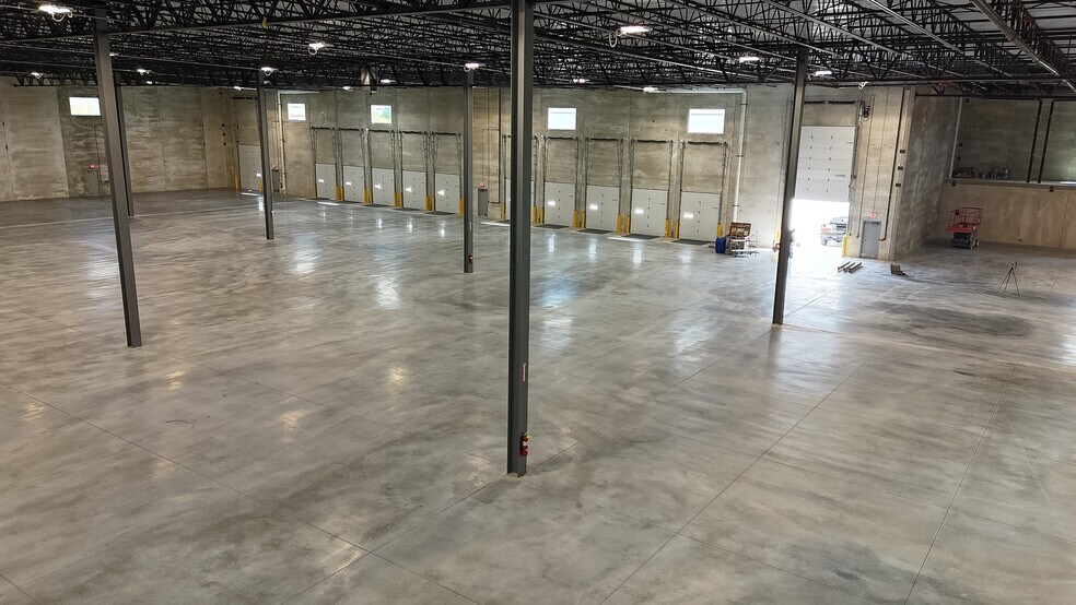 More Photos Of 2290 White Oak Cir, Aurora Warehouse For Lease