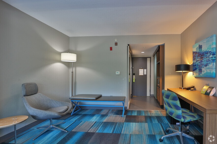 More Photos Of 217 Lanneau Ct, Columbia Hotel For Sale