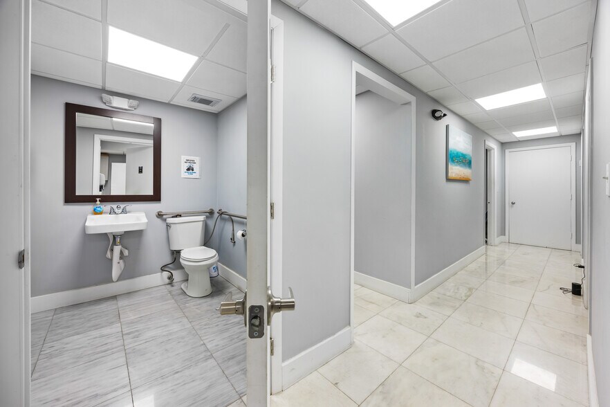 More Photos Of 150 NW 70th Ave, Plantation Medical For Lease
