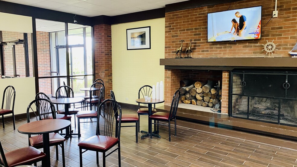 More Photos Of 484 Moody Dr, Maysville Hotel For Sale