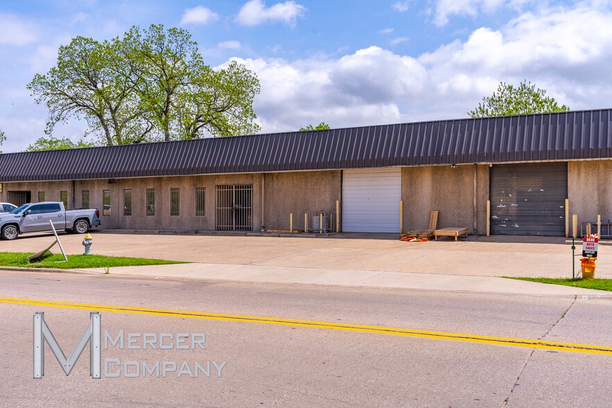 Primary Photo Of 10530-10550 Shady Trl, Dallas Flex For Lease