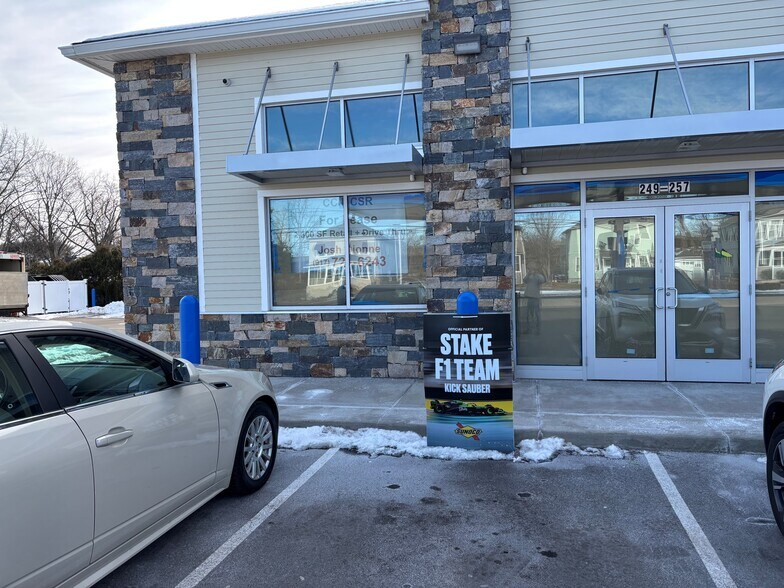 Primary Photo Of 249 Silver Ln, East Hartford Restaurant For Lease