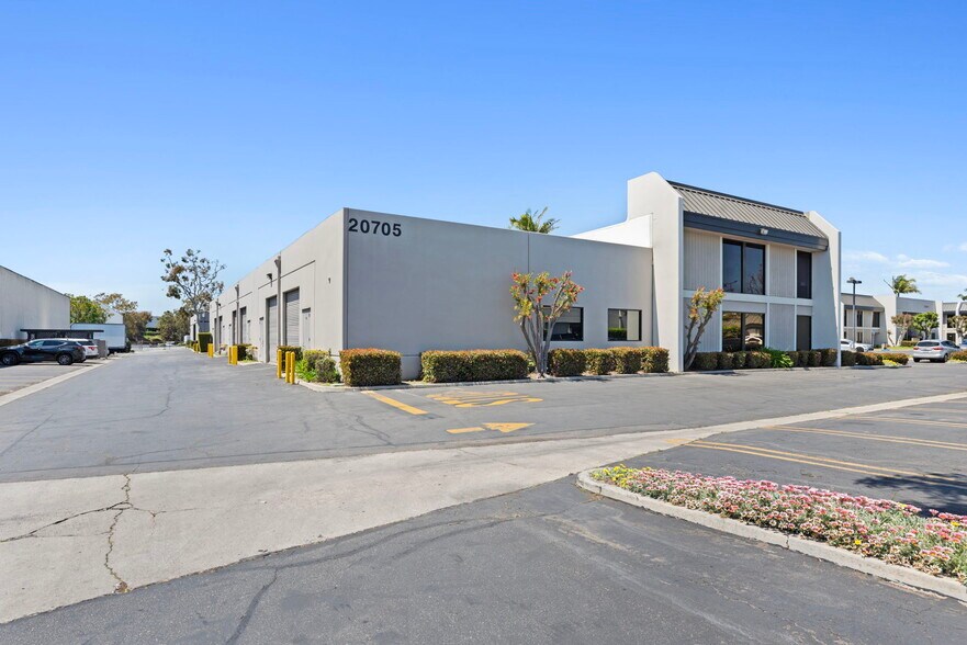More Photos Of 20705 S Western Ave, Torrance Light Distribution For Lease