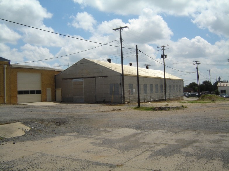 More Photos Of 200 E 4th St, Taylor Freestanding For Lease