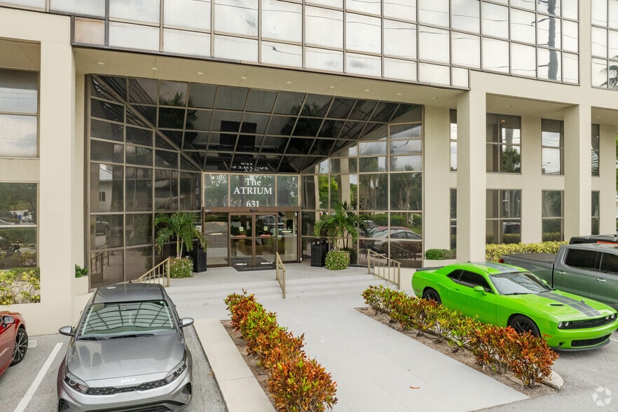 More Photos Of 631 US Highway 1, North Palm Beach Office For Sale