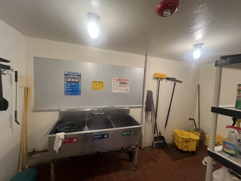 More Photos Of 1332 Lower Broadway, Schenectady Restaurant For Lease