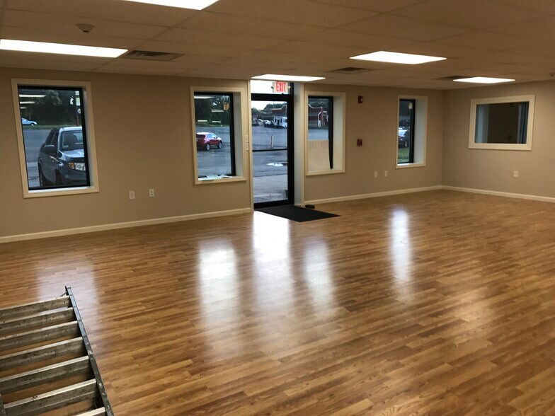 More Photos Of 250 Westfield Rd, Holyoke Unknown For Lease