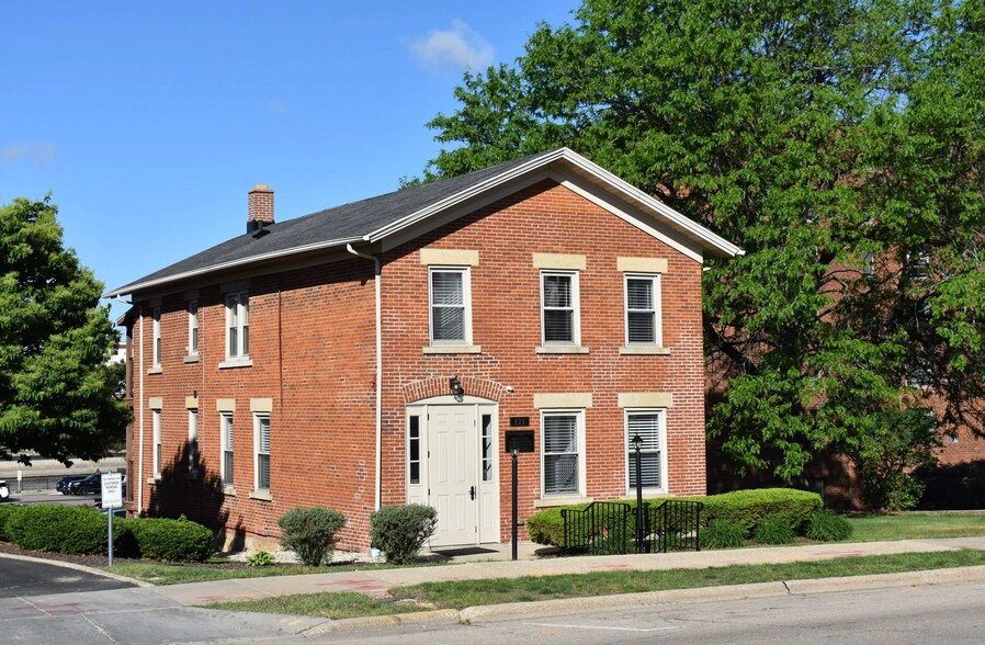 More Photos Of 121 N Parker Dr, Janesville Office For Lease