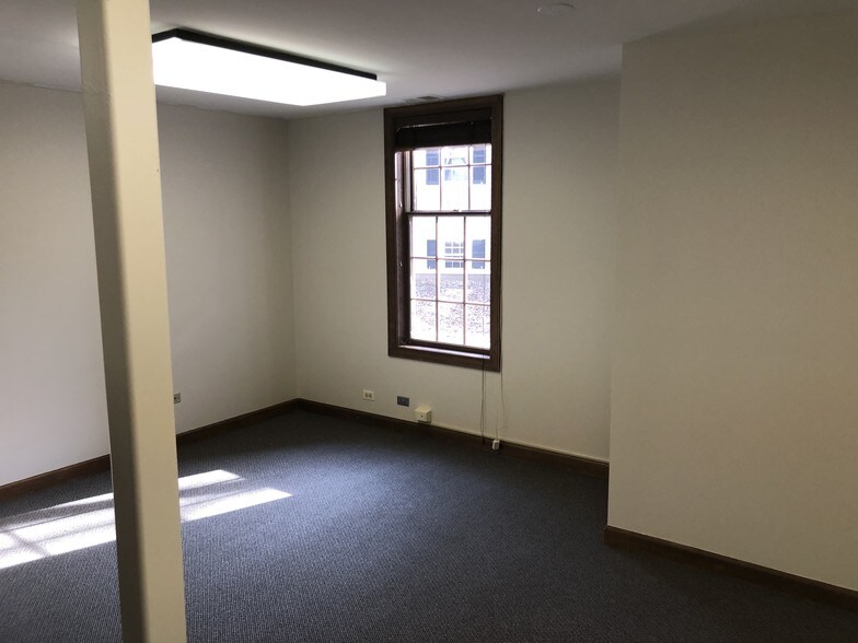 More Photos Of 1626 W Colonial Pky, Inverness Office For Sale