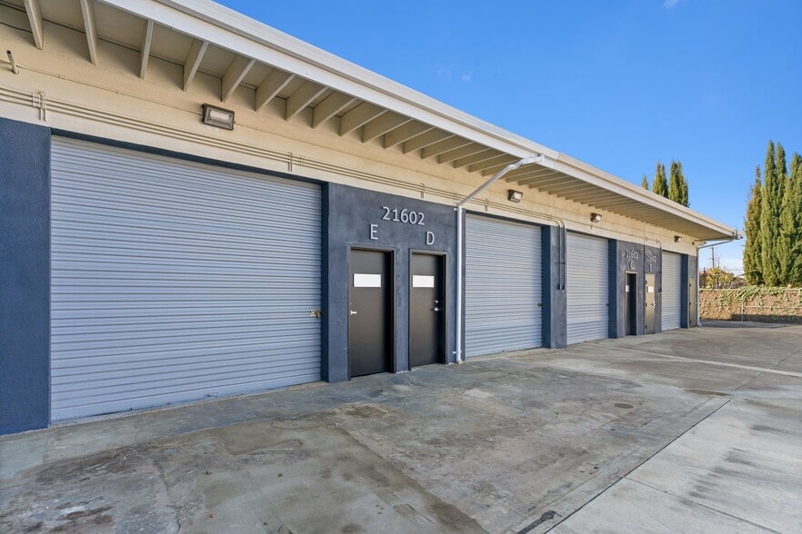 More Photos Of 21602-21612 Western Blvd, Hayward Service For Lease