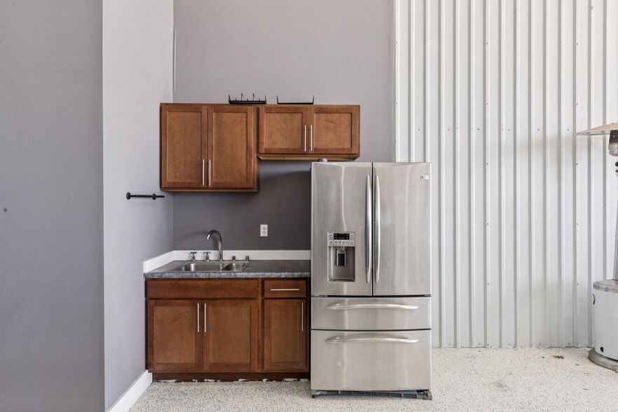 More Photos Of 15809 Addison Rd, Addison Airplane Hangar For Sale