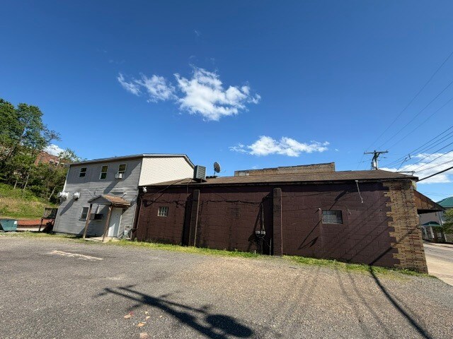 More Photos Of 202 N Chester St, New Cumberland Restaurant For Sale