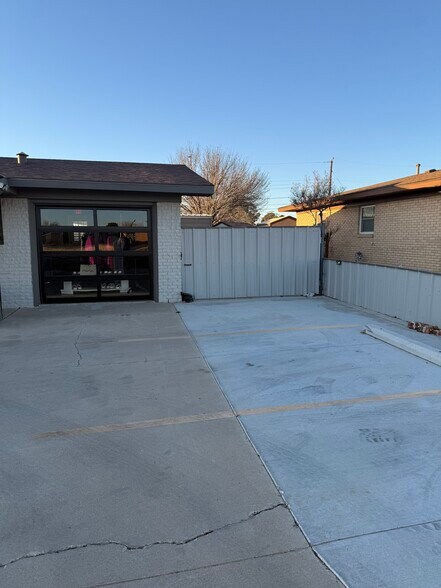 More Photos Of 2404 Oakwood Dr, Odessa Storefront For Sale