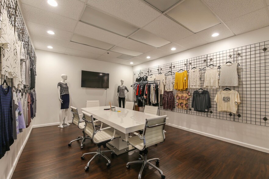 More Photos Of 227 W 140th St, Los Angeles Warehouse For Lease