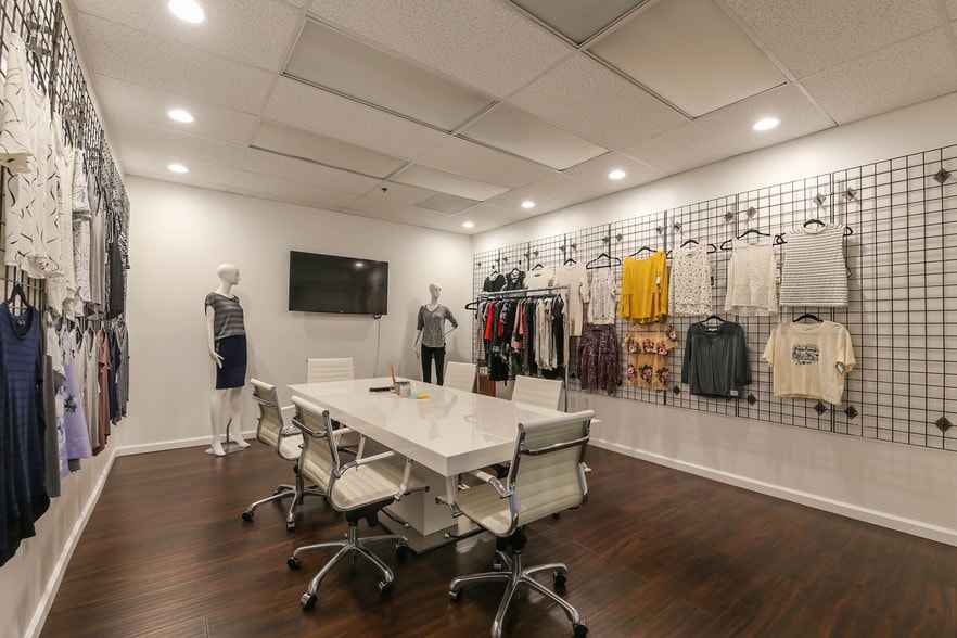 More Photos Of 227 W 140th St, Los Angeles Warehouse For Lease