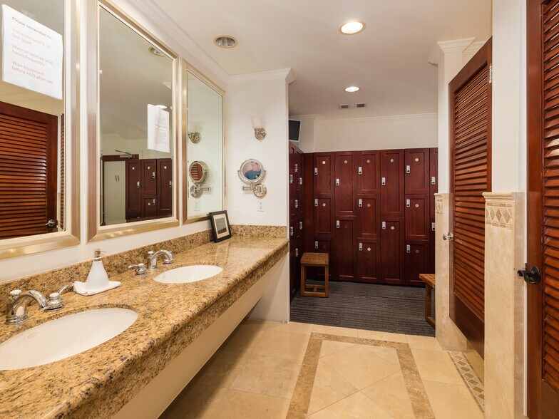 More Photos Of 240 Center St, El Segundo Loft Creative Space For Sale