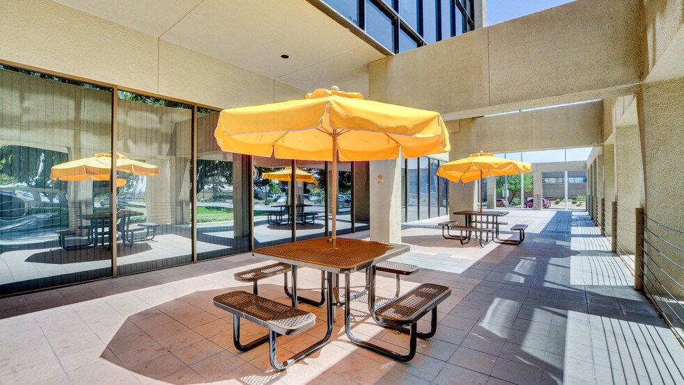 More Photos Of 4045 Spencer St, Las Vegas Office For Lease