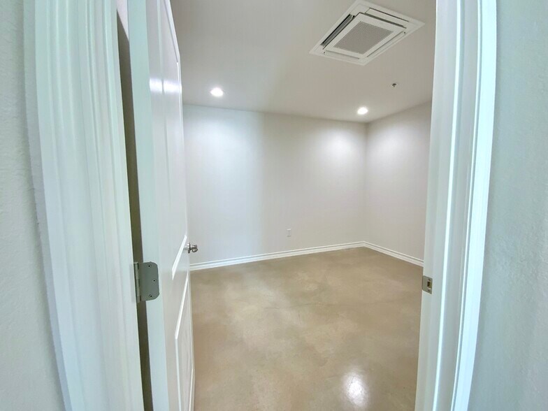 More Photos Of 1304 Leander Dr, Leander Industrial For Sale