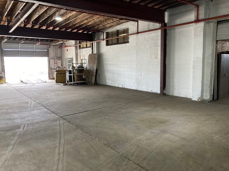More Photos Of 410 8th St, Gloucester City Light Distribution For Sale
