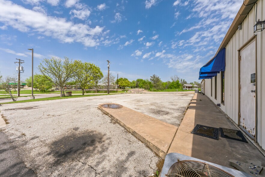 More Photos Of 1611 Old Granger Rd, Taylor Office For Lease