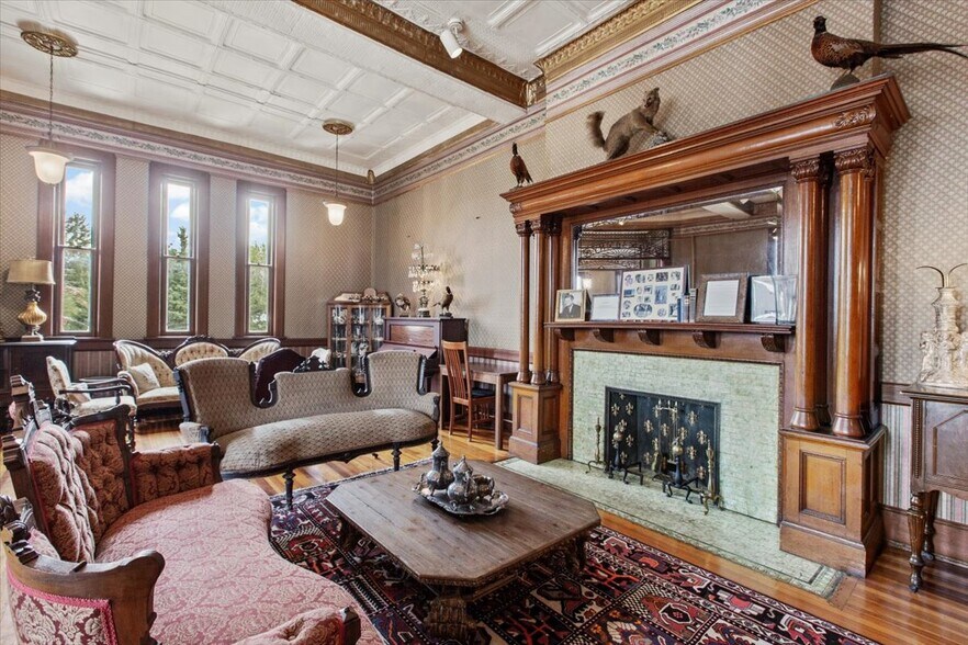 More Photos Of 49 Florida Ave, Amsterdam Hospitality For Sale