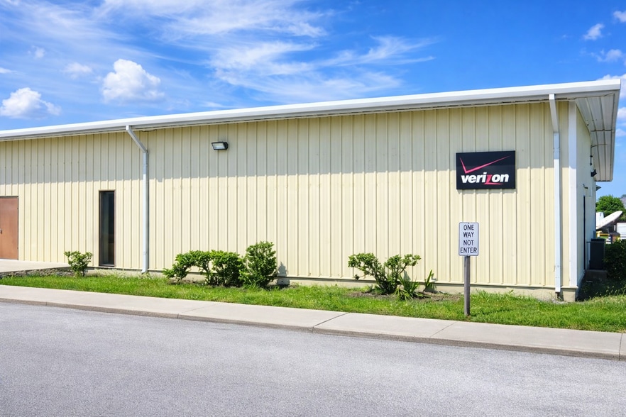 More Photos Of 1350 Starkey Rd, Largo Warehouse For Lease