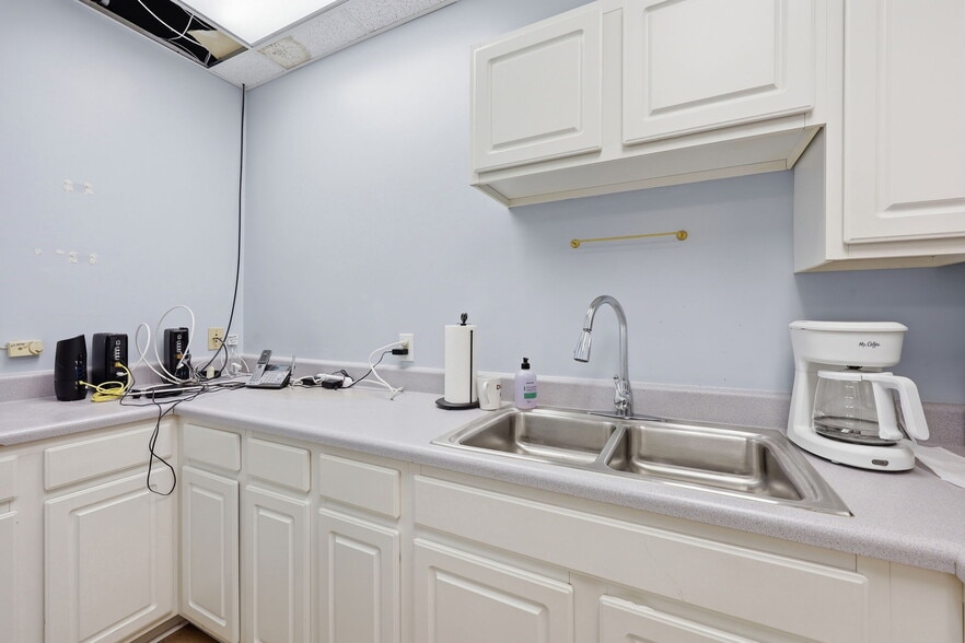 More Photos Of 502 McKnight Dr, Knightdale Medical For Sale