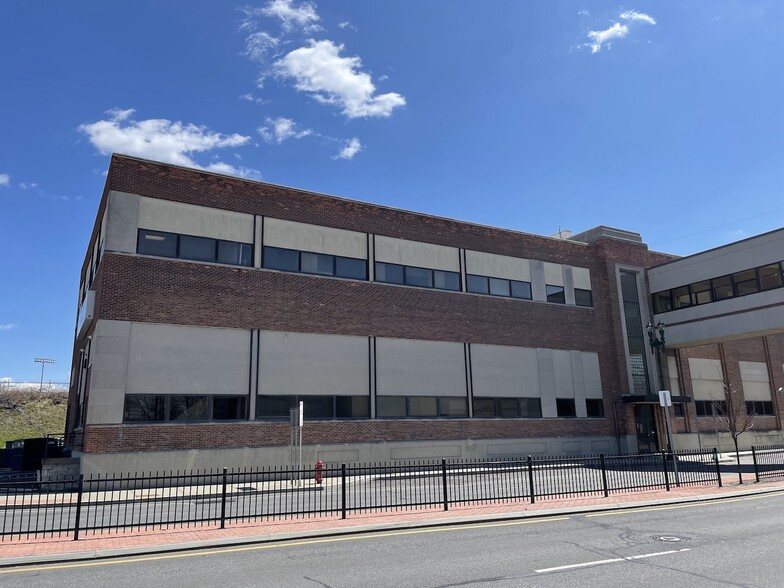 Primary Photo Of 1482 Erie Blvd, Schenectady Office For Lease