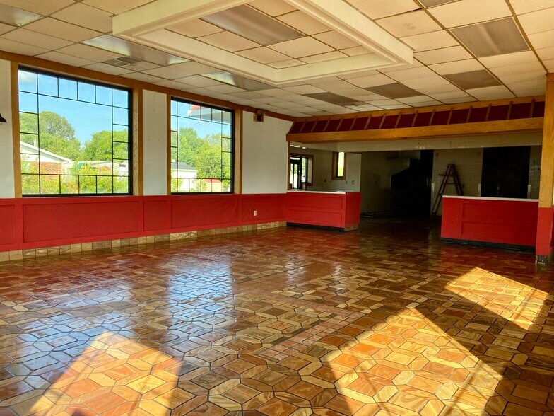 More Photos Of 404 W Main St, Powderly Restaurant For Sale