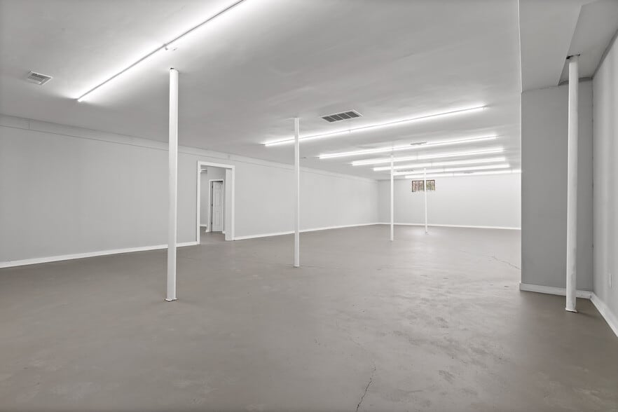 More Photos Of 734 Ashland Ter, Chattanooga Storefront Retail Office For Sale
