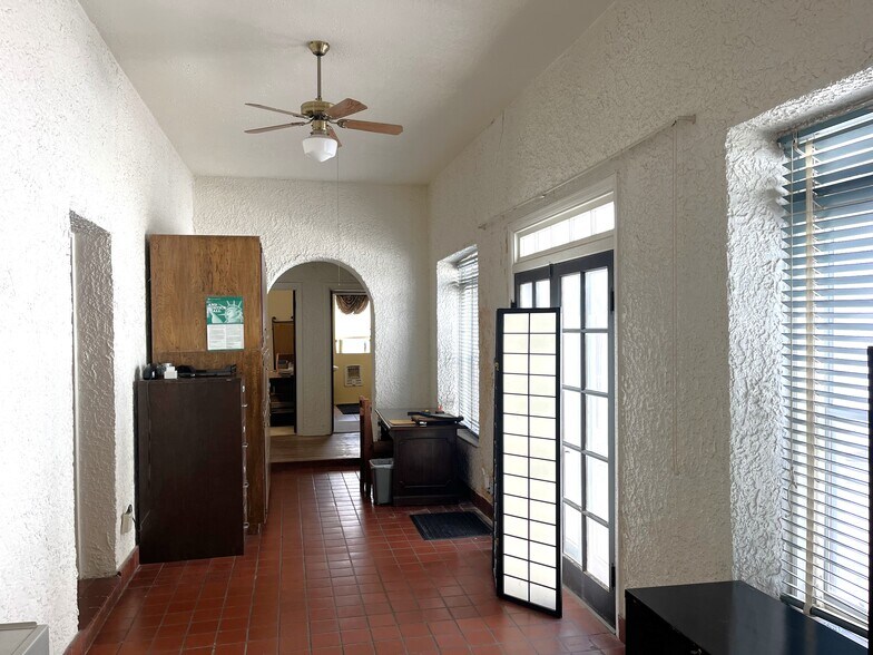 More Photos Of 233 W Twohig Ave, San Angelo Office For Sale