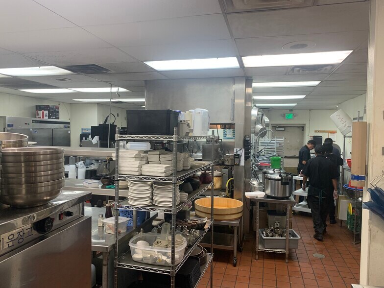 More Photos Of 165 E Boardwalk Dr, Fort Collins Restaurant For Sale