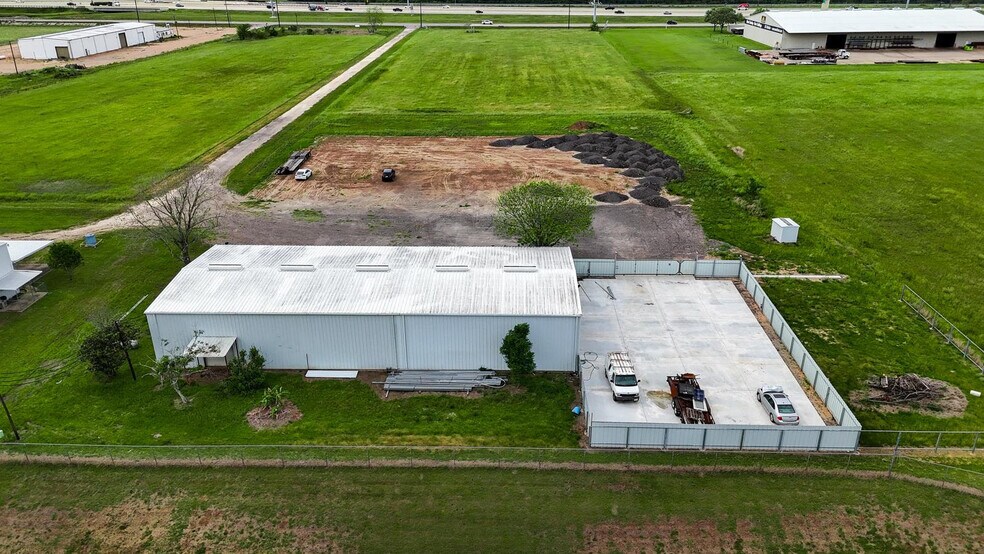 More Photos Of 3715 US-59 Hwy, Rosenberg Warehouse For Lease