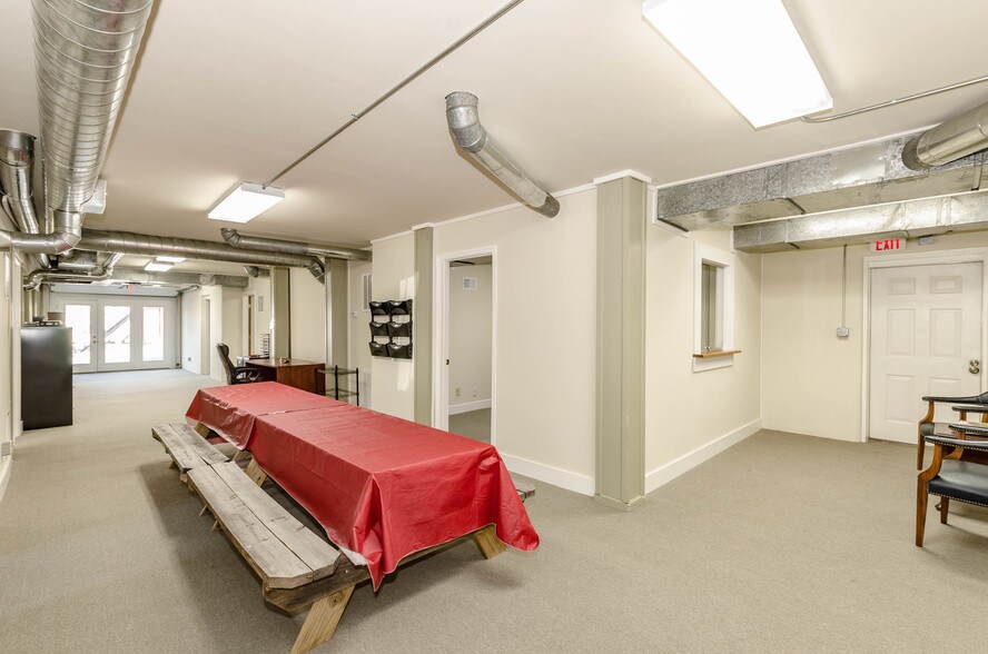 More Photos Of 215 Church St, Lenoir Office For Sale