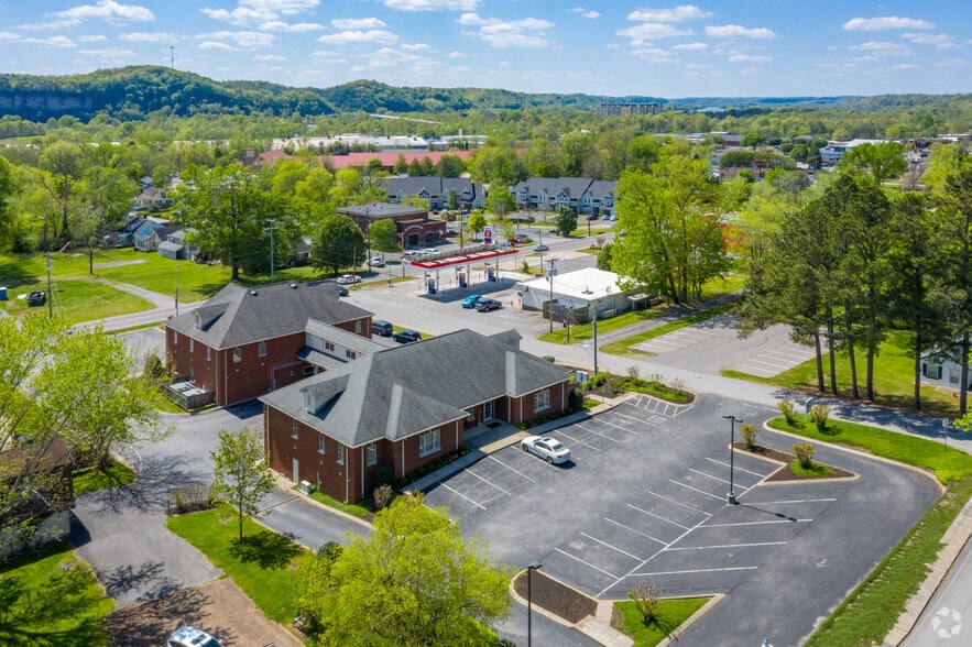More Photos Of 106 Duke St, Ashland City Office For Lease