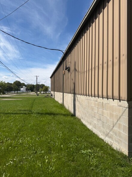 More Photos Of 352 County Center st, Lapeer Flex For Sale