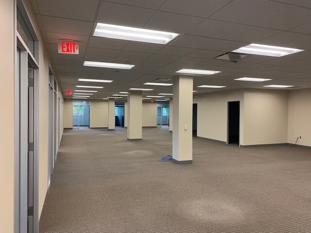 More Photos Of 1000 Commerce Dr, Pittsburgh Office For Lease