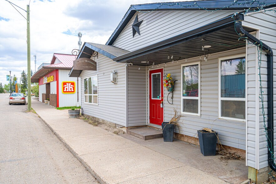More Photos Of 23 Railway Av, Marwayne Storefront For Sale